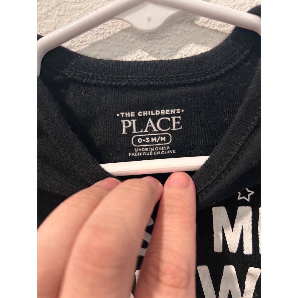 The Childrens Place Baby Black Long‎ Sleeve New Years Onesie 0-3 Months - Picture 3 of 3